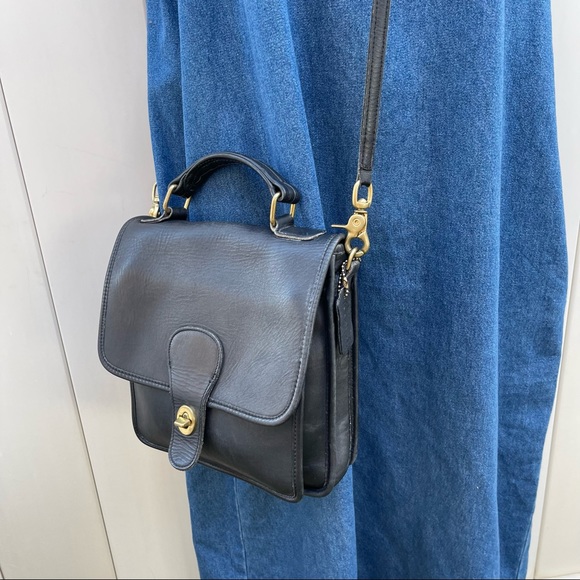COACH VINTAGE STATION BLACK LEATHER CROSSBODY - Picture 7 of 13
